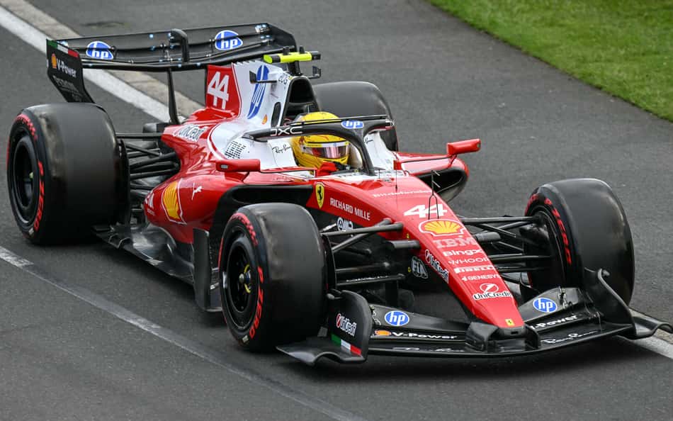 Hamilton questiona legalidade do motor Mercedes na Fórmula 1