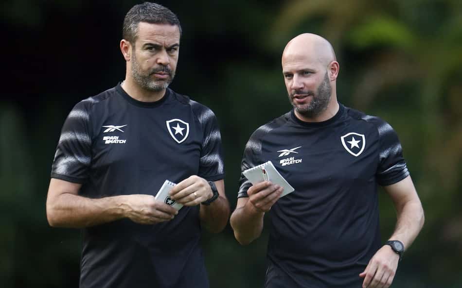 Botafogo abre convesas com Franclim Carvalho, ex-auxiliar de Artur Jorge