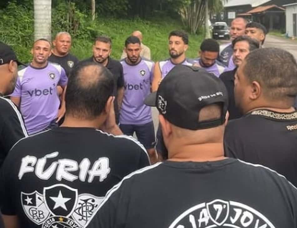Protesto no CT do Botafogo (Foto: Reprodução)