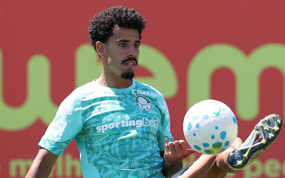 Lucas Evangelista elogia entrega do Palmeiras após vitória: 'Bem ou mal, tem que ganhar'