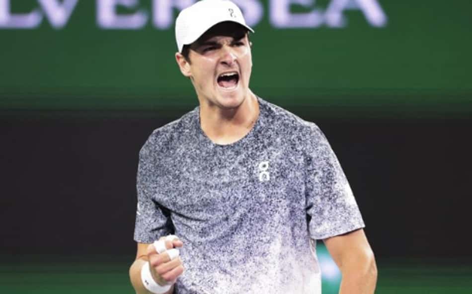 João Fonseca na histórica vitória sobre o americano Tommy Paul em Indian Wells (Divulgação)