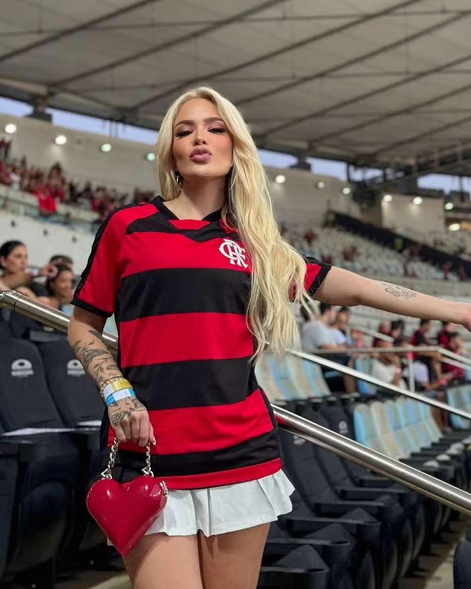 Karoline Lima e Léo Pereira, zagueiro do Flamengo, aparecem juntos novamente