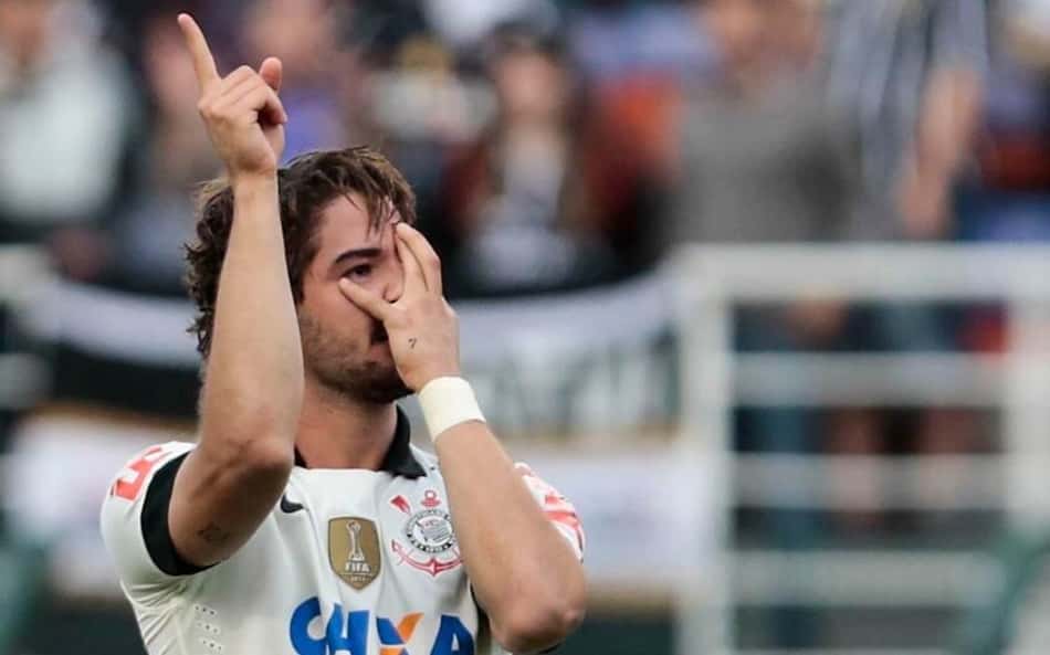 Corinthians 4 x 0 Flamengo no Brasileirão 2013; Pato dá show de aniversário no Pacaembu