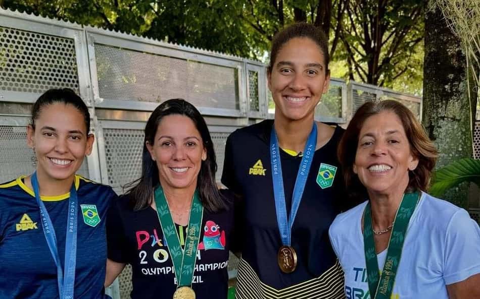 Jackie/Sandra e Duda/Ana Patrícia se misturarão em duelo no Areia Games, em Niterói (Foto: Reprodução)
