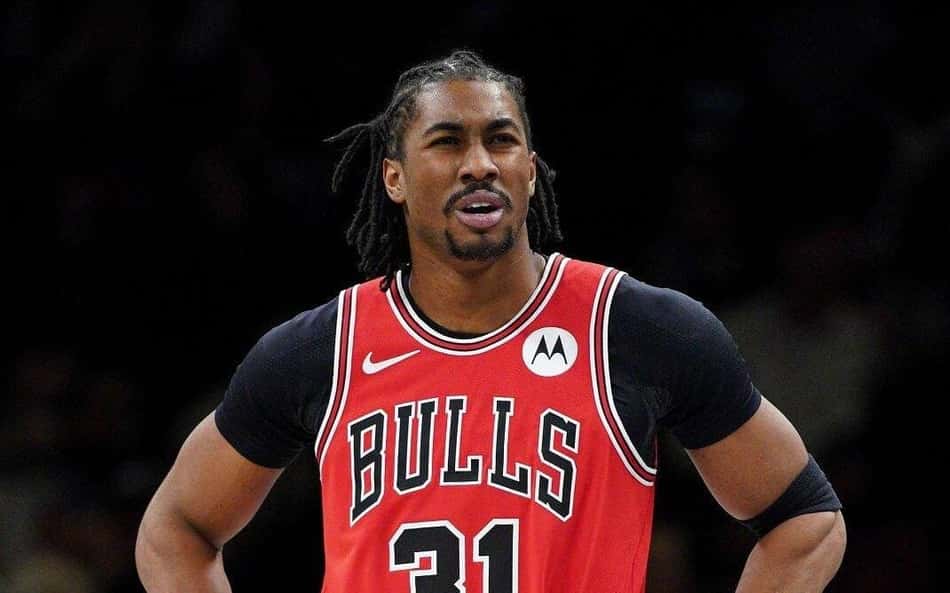 NBA: Bulls dispensa jogador após comentário homofóbico
