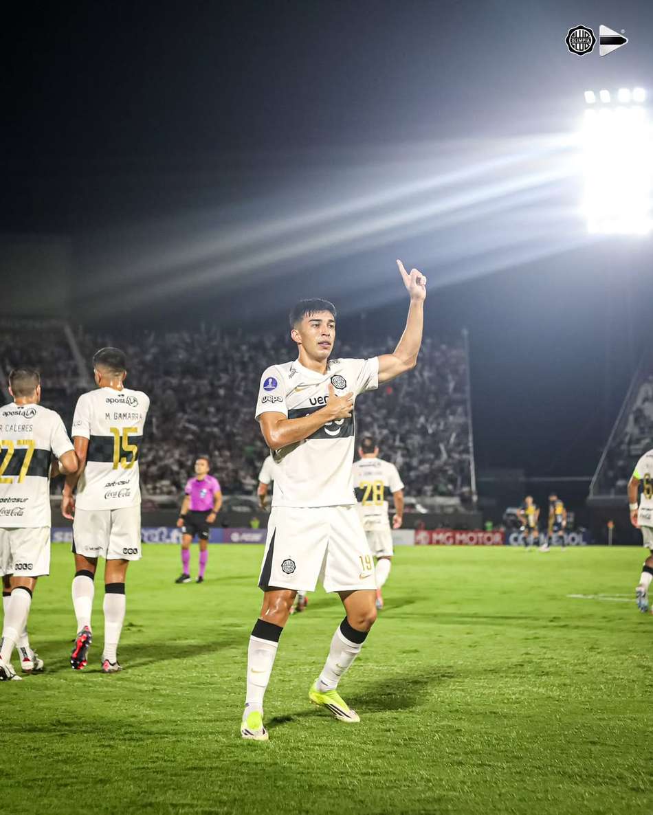 Lezcano, emprestado do Fluminense ao Olímpia, comemora seu gol na Sul-Americana (Foto: Reprodução/Olimpia)
