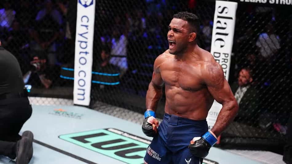 Manoel Souza comemora vitória no Dana White's Contender Series (Foto: Chris Unger/UFC)