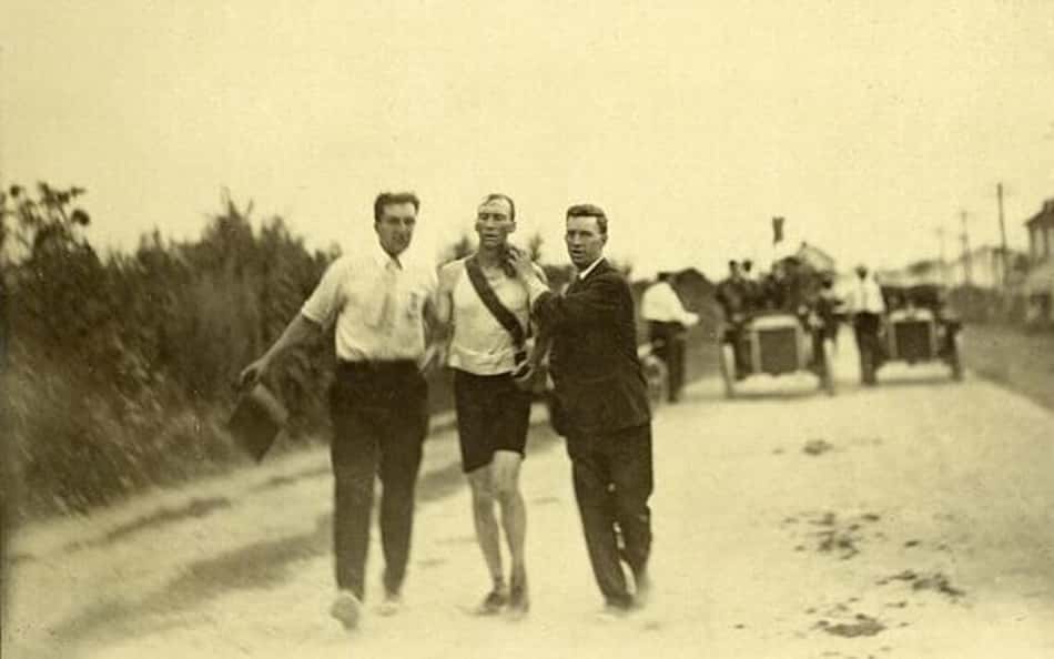 Maratona das Olimpíadas de Saint Louis foi marcada por situações inusitdas (Foto: Reprodução)