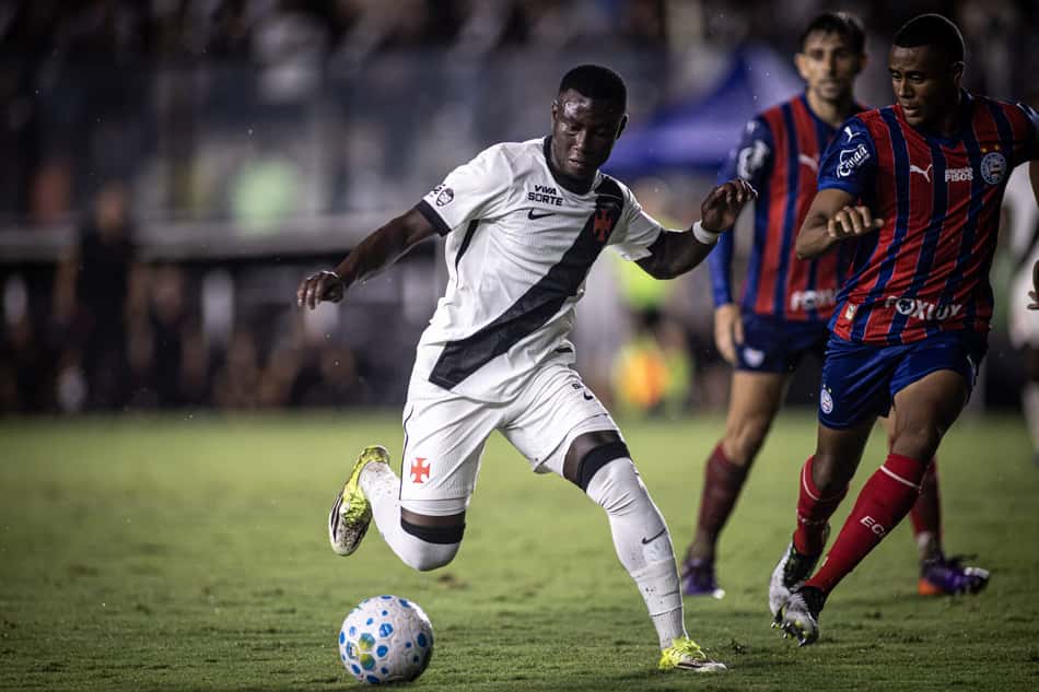 Marino Hinestrosa em ação pelo Vasco (Foto: Matheus Lima/Vasco)