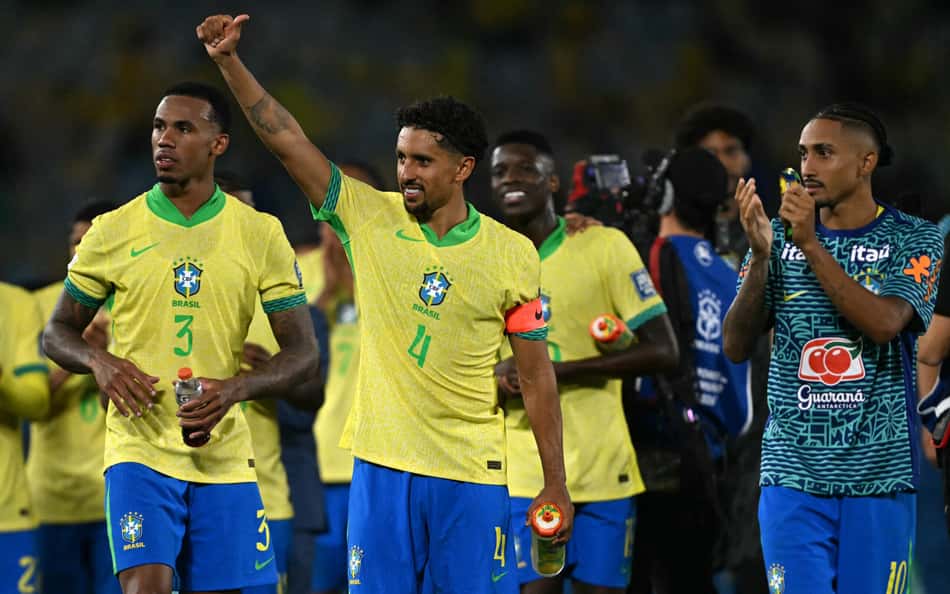 Marquinhos comemora vitória do Brasil sobre o Chile, nas Eliminatórias para a Copa do Mundo (Foto: Mauro Pimentel/AFP)