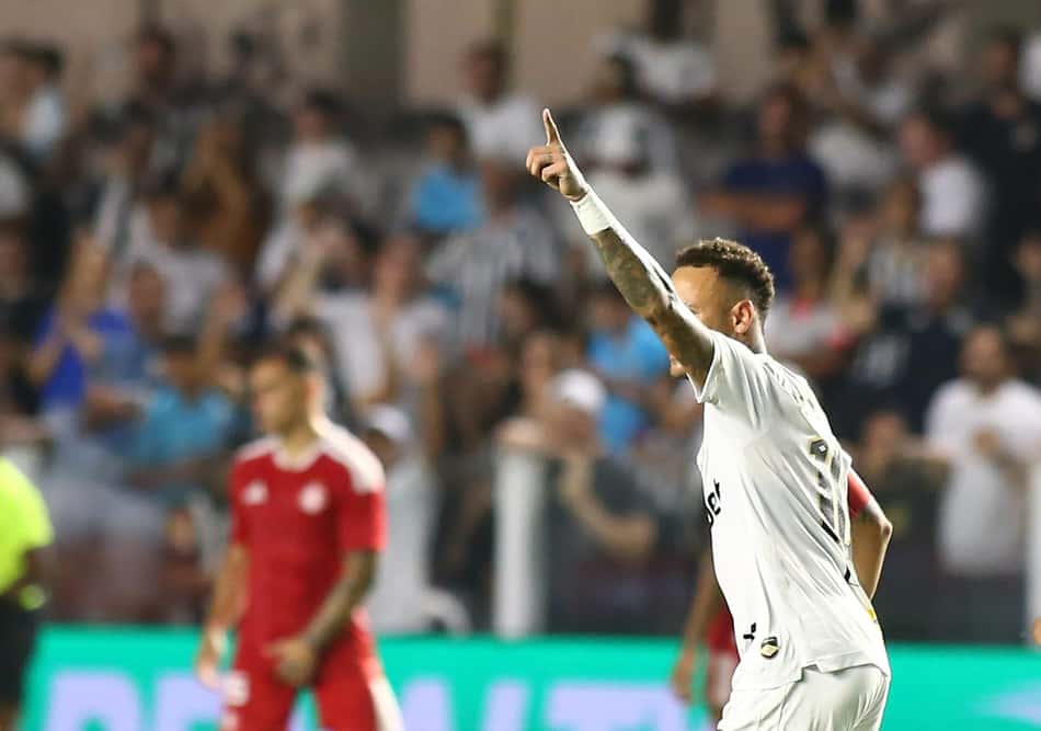 Neymar celebra gol do Santos contra o Internacional na Vila Belmiro pelo Brasileirão 2026 (Foto: Mauricio De Souza/AGIF)