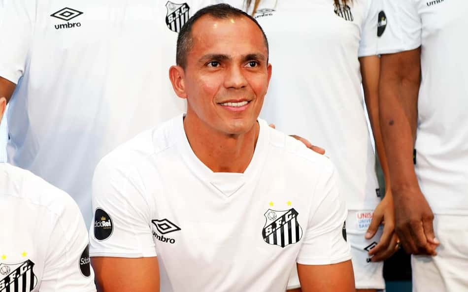 Por onde anda Giovanni, ex-meia do Santos?