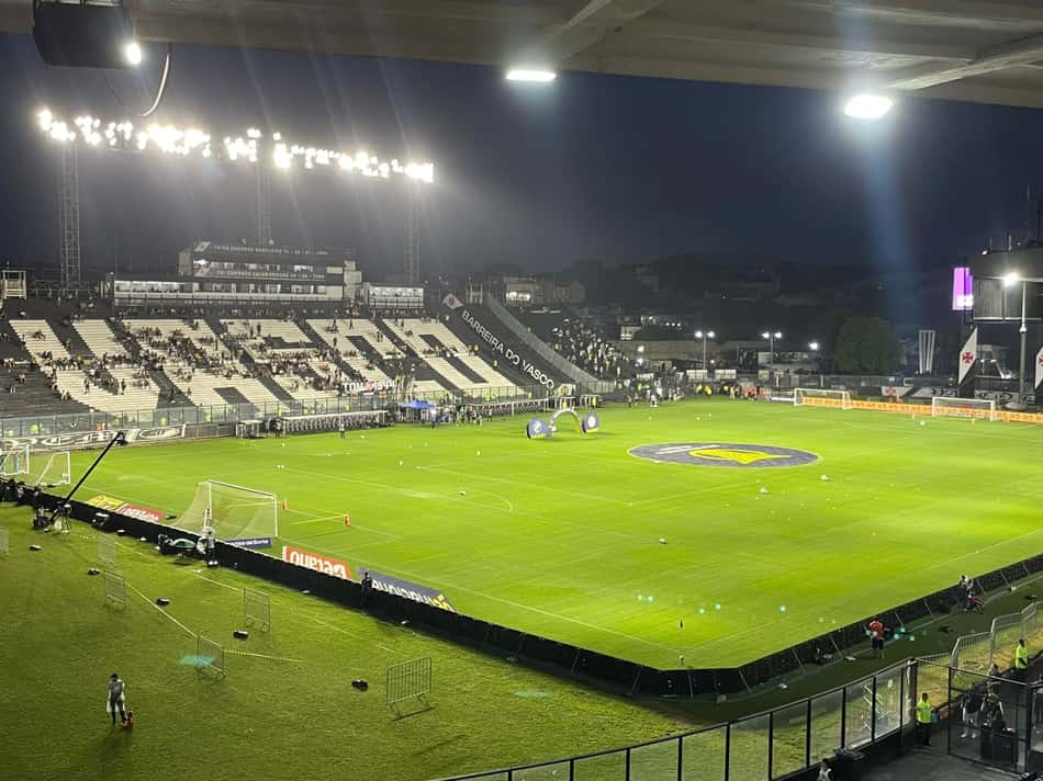 São Januário recebe Vasco x Palmeiras pelo Brasileirão
