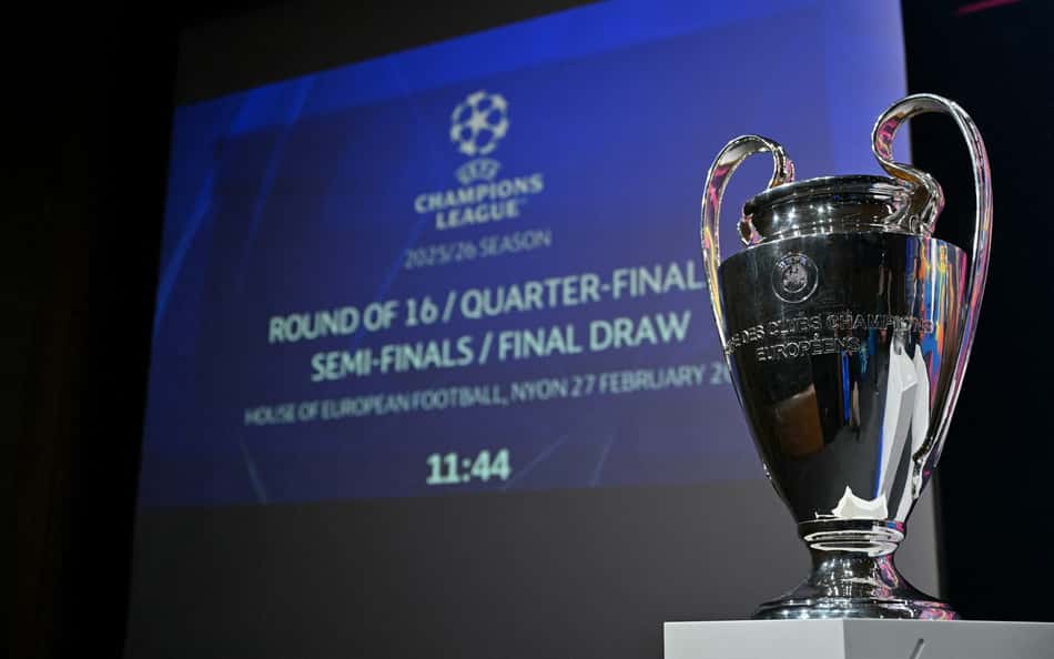 Troféu da Champions League no sorteio das oitavas de final (Foto: Harold CUNNINGHAM / AFP)