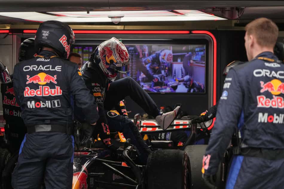 Verstappen teve problemas com o motor e abandonou corrida na China