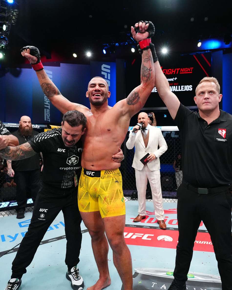 Vitor Petrino em vitória no UFC Vegas 114 (Foto: Reprodução/UFC Brasil)