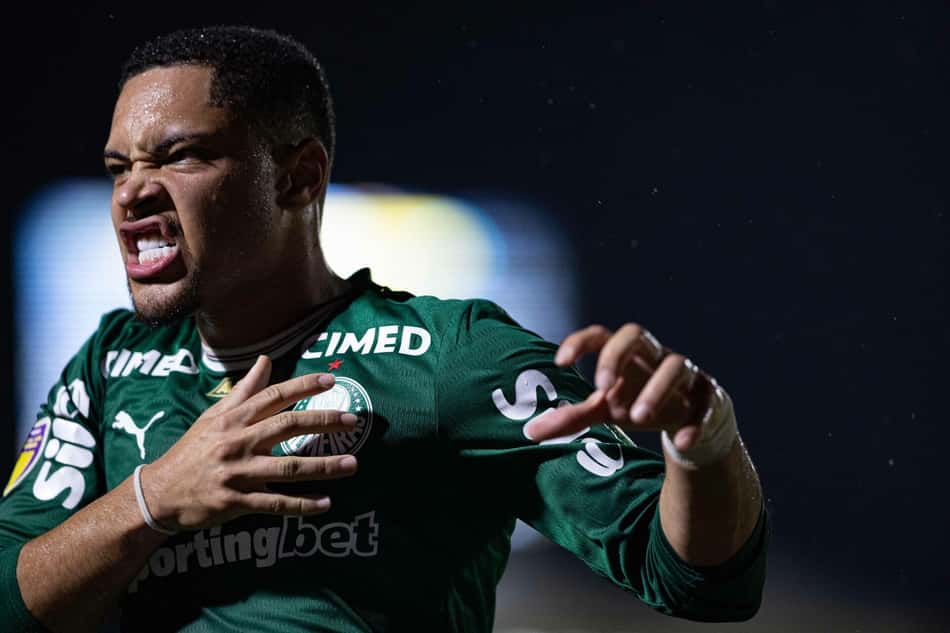 Vitor Roque, do Palmeiras, comemora gol contra o Novorizontino, no estádio Jorge Ismael de Biasi, pelo Paulistão de 2026 (Foto: Joisel Amaral/GazetaPress)