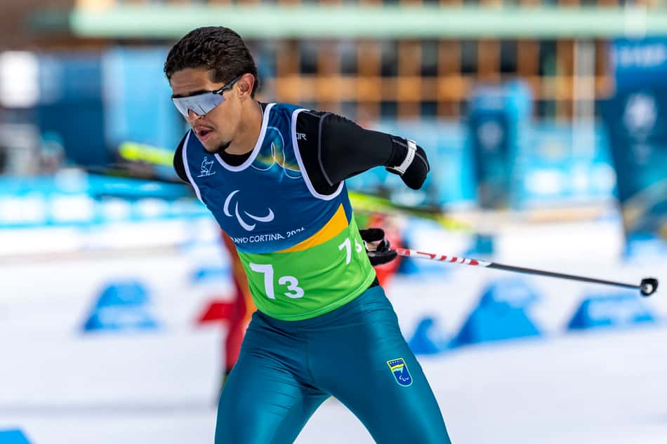 Wellington Silva durante a disputa do revezamento misto nos Jogos Paralímpicos de Inverno