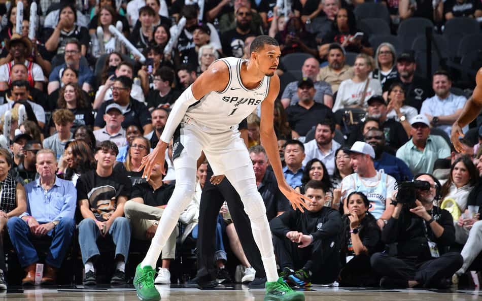 Wembanyama quebra recorde de duplo-duplo mais rápido da NBA