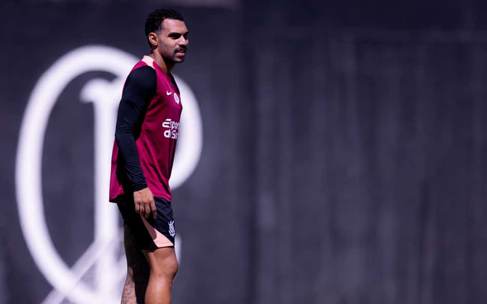 Com 'casca' de campeão, Matheuzinho prega humildade contra o Barra: 'Pés no chão'