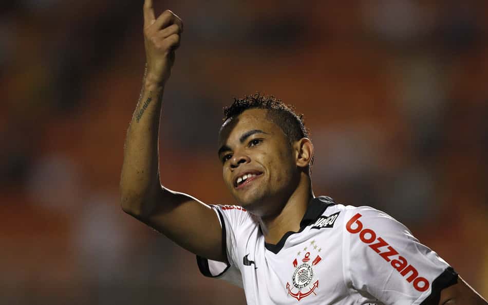 Campeão pelo Corinthians, Dentinho fecha com canal e estreia como comentarista