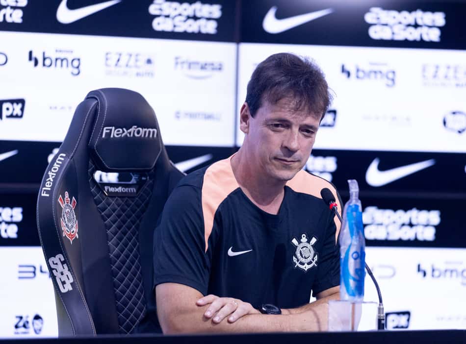 Fernando Diniz relacionou 24 jogadores para o confronto (Foto: Rodrigo Coca/Agência Corinthians)