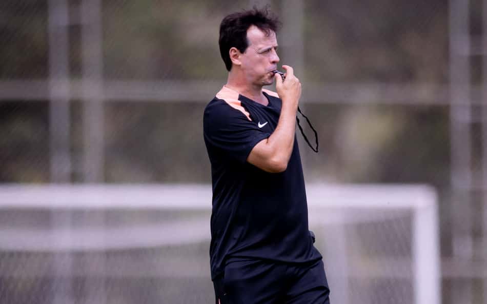 Corinthians se reapresenta e treina de olho no duelo contra o Vitória