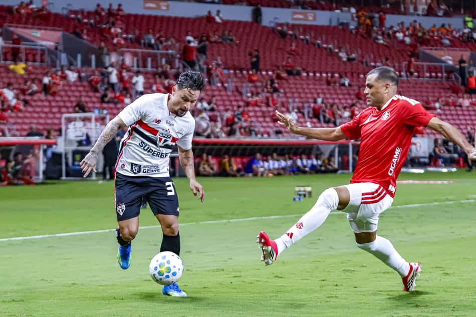 Internacional e São Paulo disputam partida pela 9° rodada do Brasileirão (Foto: Leonardo Mayer/Agência F8/Folhapress)