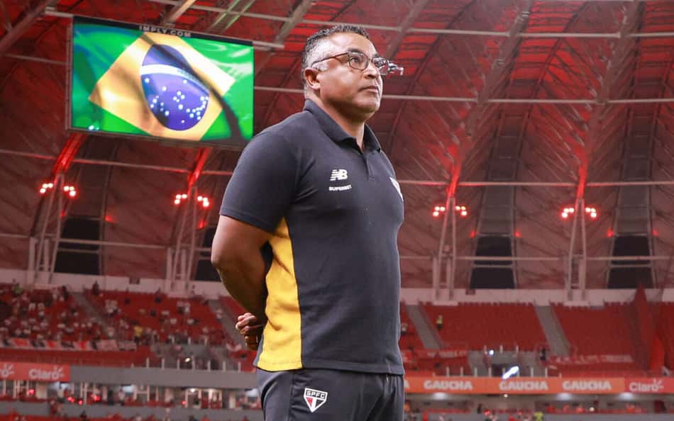 Roger define a escalação do São Paulo para enfrentar o Cruzeiro; veja nomes