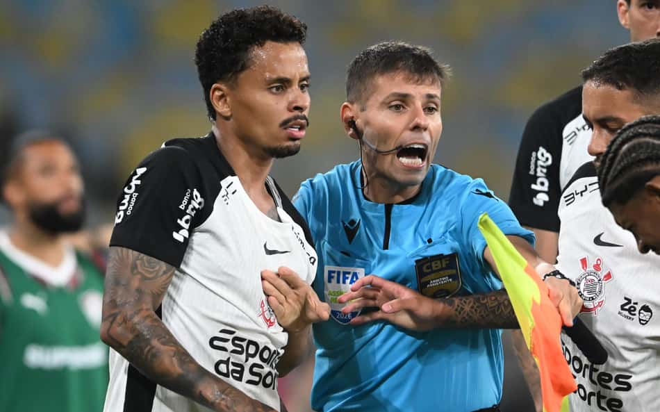 CBF divulga áudio do VAR na expulsão de Allan: 'Gesto claro e desrespeitoso'