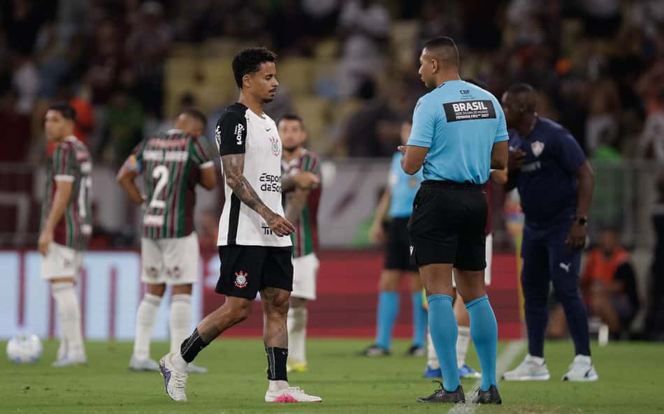 Allan, do Corinthians, é denunciado ao STJD por gesto obsceno; veja possível gancho