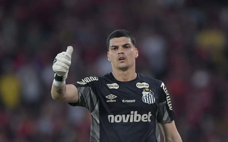 Gabriel Brazão comenta atuação contra Flamengo e pede equilíbrio ao Santos