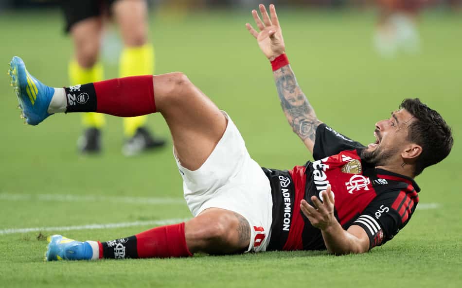 Arrascaeta vira piada na web após vitória do Flamengo: 'Piscineiro'