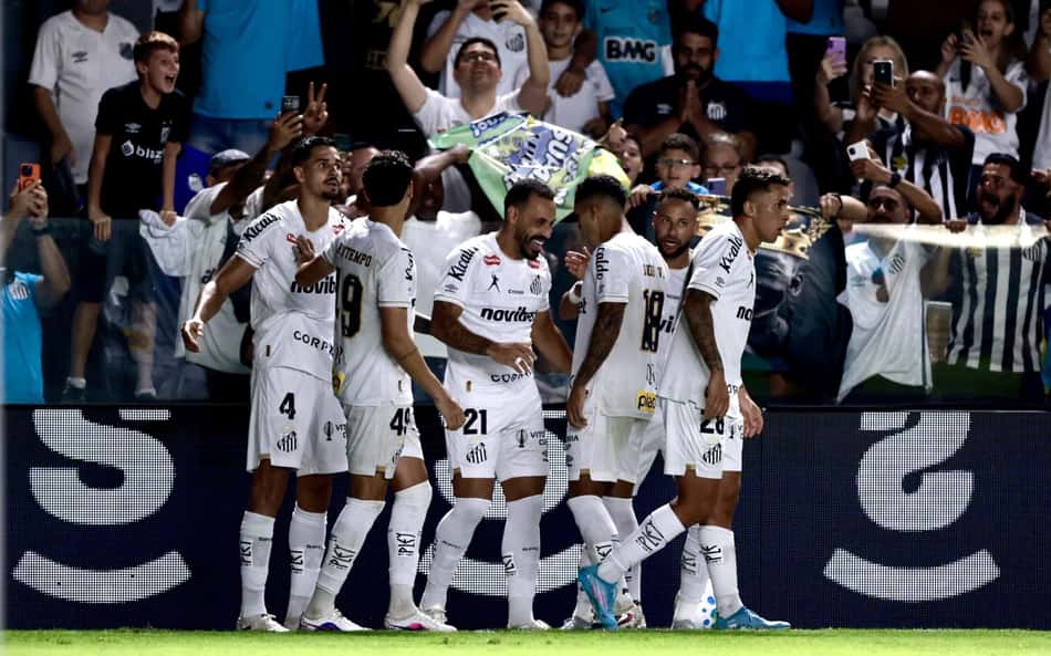 Melhores Momentos: No retorno de Neymar, Santos vence Atlético-MG e se afasta da zona de rebaixamento