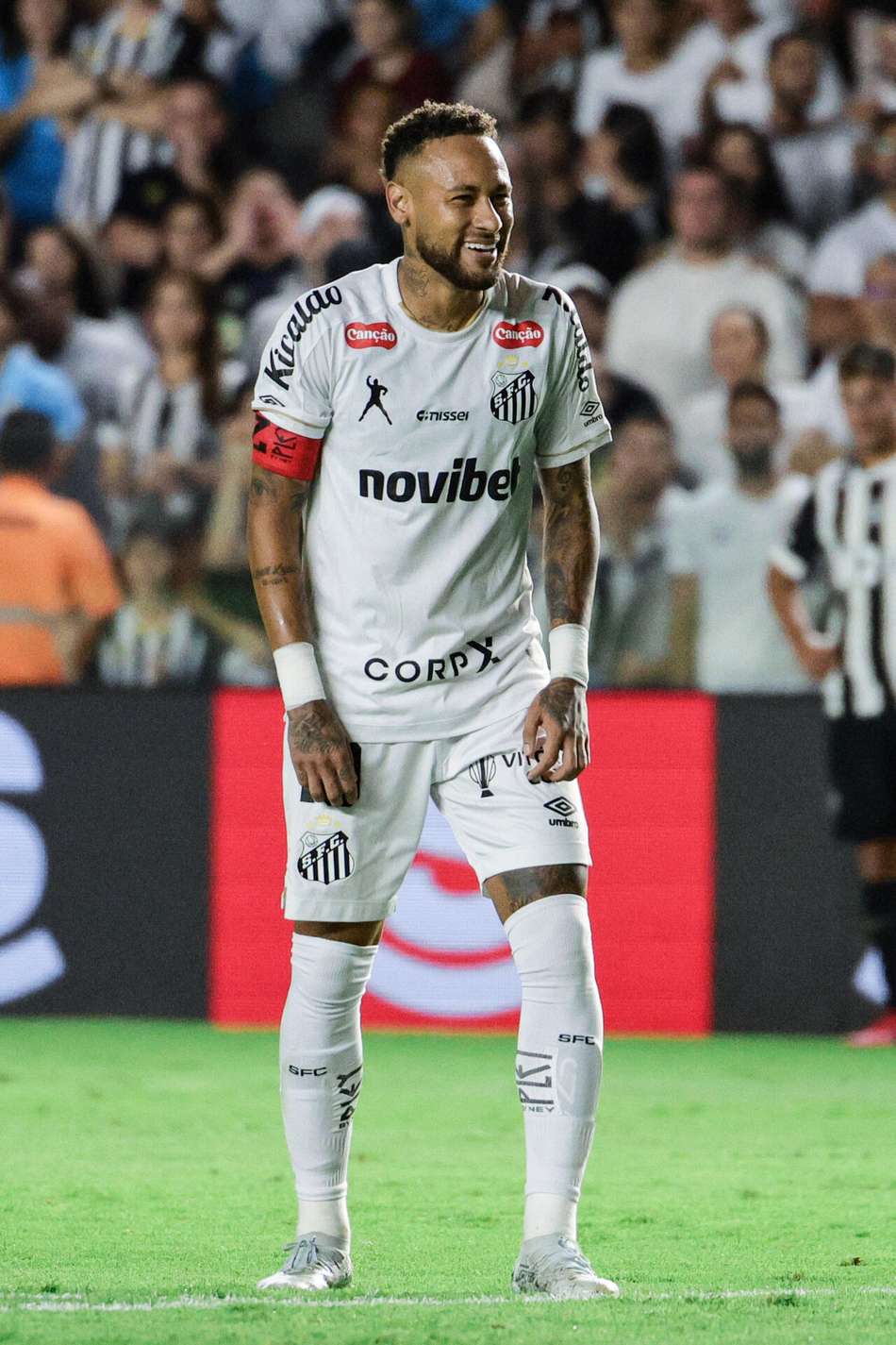 Neymar foi titular na vitória do Santos diante do Atlético-MG. (Foto de Marco Buenavista/Sports Press Photo)
