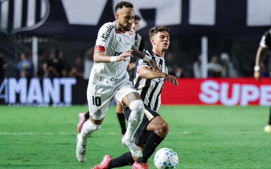 Neymar elogia postura da arbitragem no duelo entre Santos e Atlético-MG: 'Explica o lance'