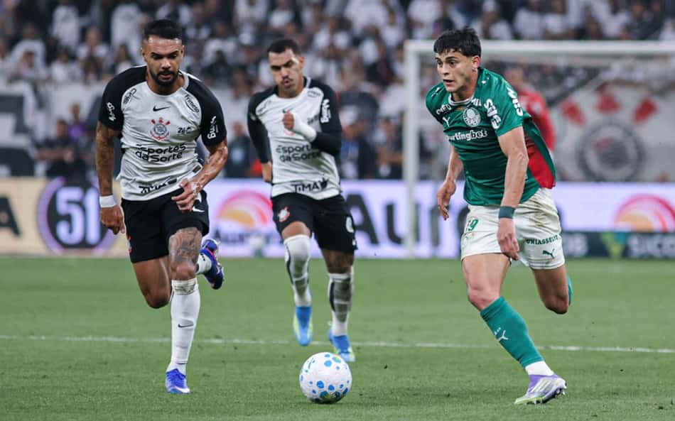 Possível pênalti em Corinthians x Palmeiras gera revolta: 'Vergonhoso'