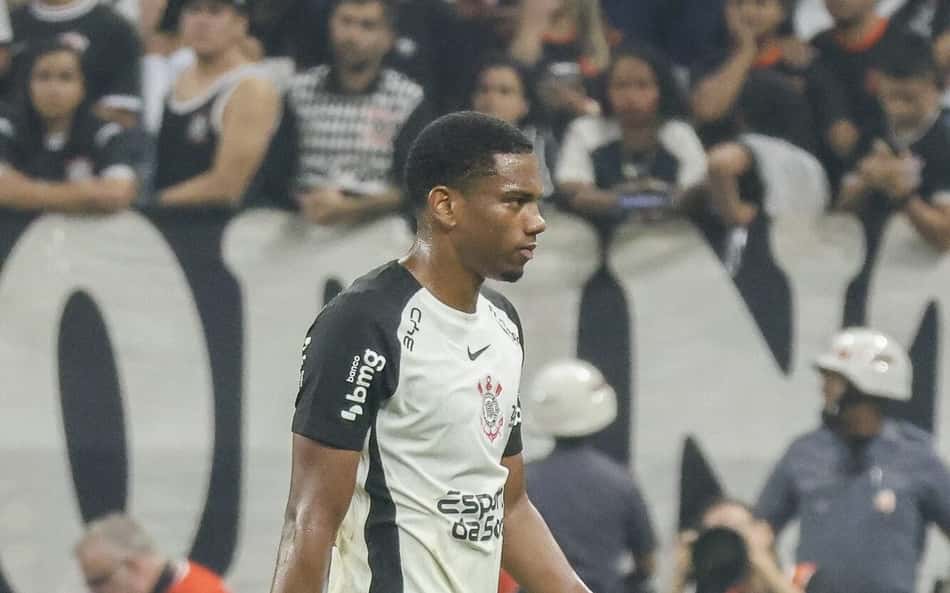 Corinthians pune André por gesto obsceno e expulsão contra o Palmeiras
