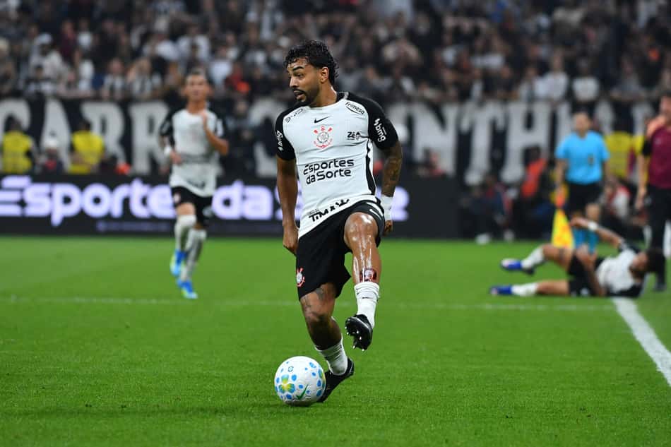 Executivo ex-Nike processa o Corinthians em R$ 500 mil em caso de desvio de camisas 