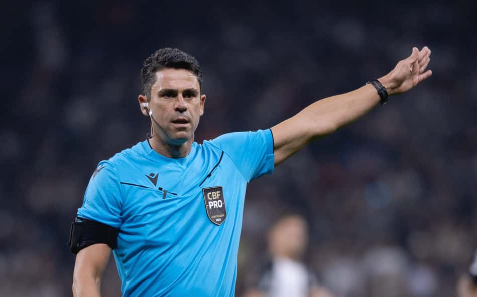 Especialista critica decisão da arbitragem em Flamengo x Bahia: 'Não pode?'