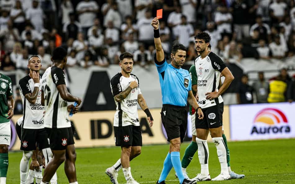 Dublador revela falas em expulsões de Corinthians e Palmeiras