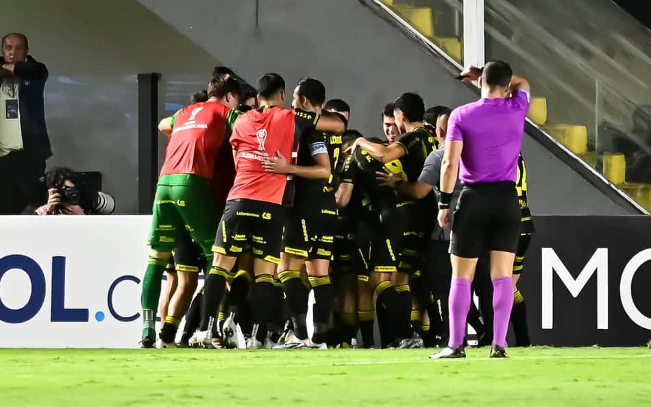 Torcedores se revoltam com gol em Santos x Deportivo Recoleta: 'Vergonhoso'