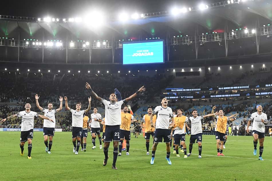 Alex Arce, ex-alvo de Corinthians e Palmeiras, decidiu jogo contra o Fluminense (Foto: Alexandre Durão/Zimel Press/Folhapress)