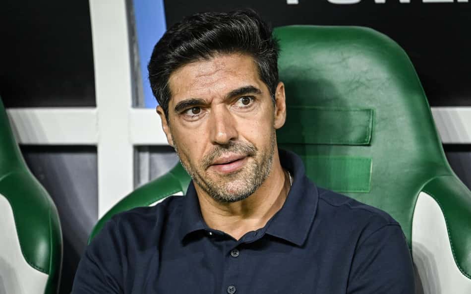 Abel Ferreira em jogo do Palmeiras (Foto: Roberto Sungi/AtoPress/Folhapress)