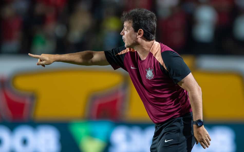 Diniz admite pior jogo sob seu comando e liga alerta para o Corinthians no Z-4: 'Preocupa'