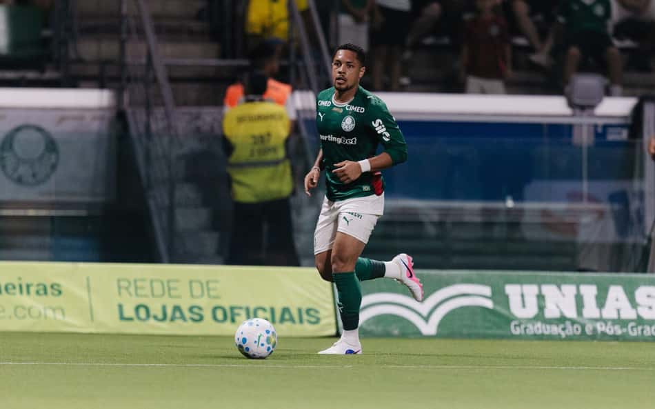 Vitor Roque no último jogo do Palmeiras contra o Athletico-PR. (Foto: Guilherme Veiga/PxImages/FolhaPress).