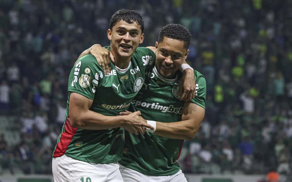 Sosa comemora gol do Palmeiras ao lado de Vitor Roque (Foto: Leco Viana/Thenews2/Folhapress)