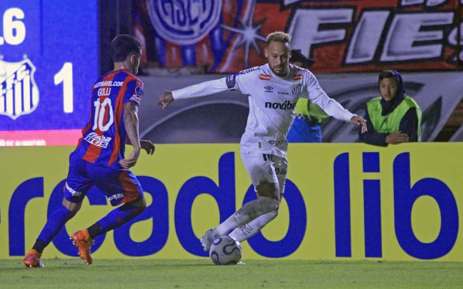 Cuca avalia partida de Neymar pelo Santos e diz que torce por convocação do atacante