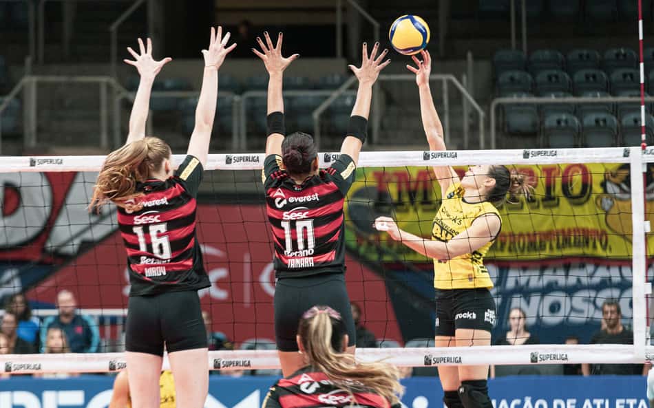 Veja os lances de Praia Clube x Sesc Flamengo na semifinal da Superliga Feminina