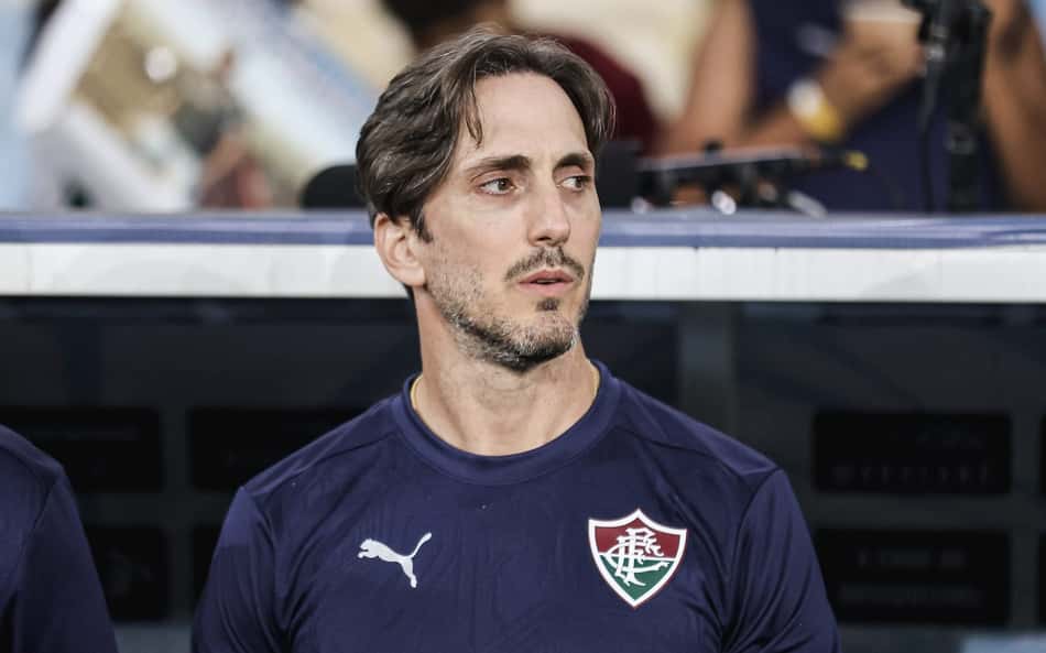 Zubeldía no comando do Fluminense (Foto: Lucas Merçon/ Fluminense FC)